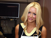 Aubrey O' Day poses with a pitcher of apple cider at NYC Rescue Mission Thanksgiving 08