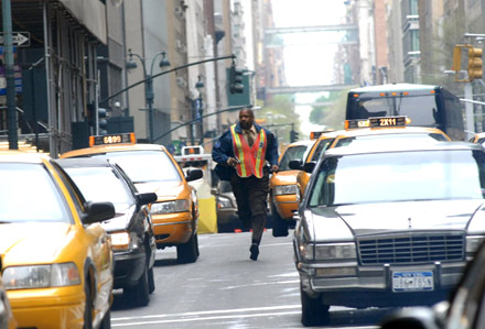 Denzel Washington running on NYC street - on set of The Taking of Pelham 123