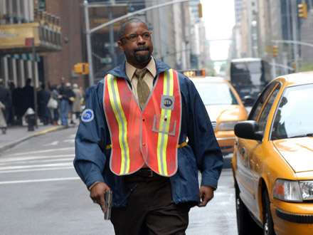 Denzel Washington running on NYC street - on set of The Taking of Pelham 123