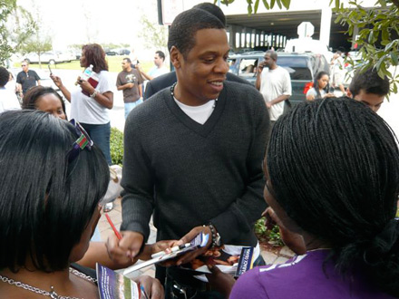 Jay-Z signs autographs on voting line in Florida