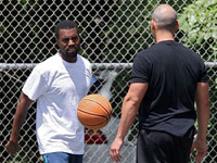 Kanye West on the basketball court - check