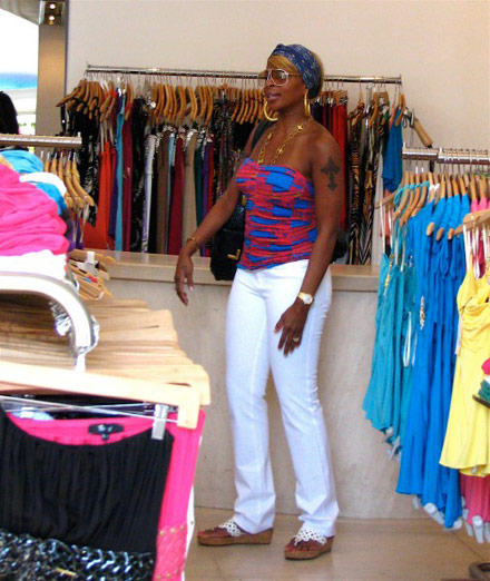 Mary J. Blige shoppng in Los Angeles