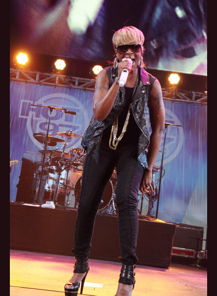 Mary J. Blige performs at Hot 97 Summer Jam 2009