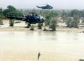 Pakistan flood rescue operation - helicopter