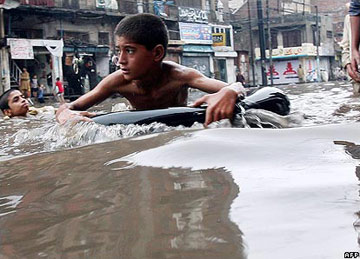 Pakistan flood - Turbat district - boy floating