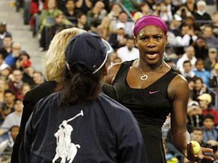Serena Williams yells at line judge during 2009 US Open