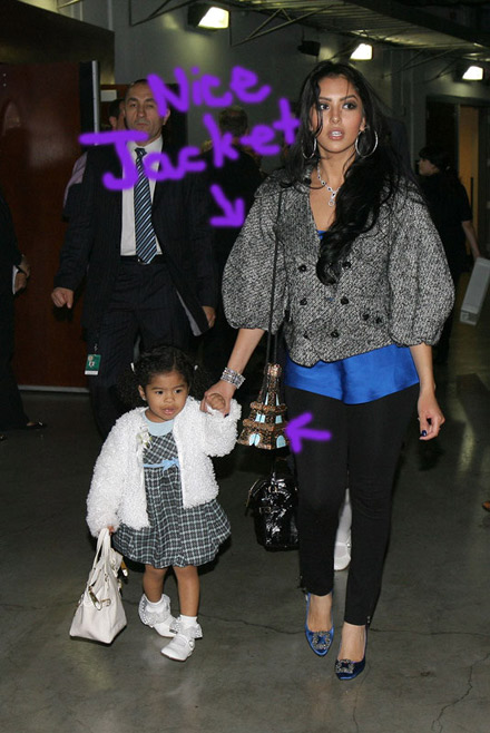 Vanessa Bryant and with daughter and her Eiffel Tower bag