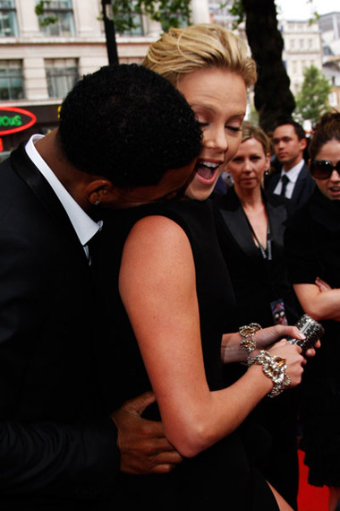 http://www.whudat.com/news/images/will-smith-charlize-theron-3.jpg