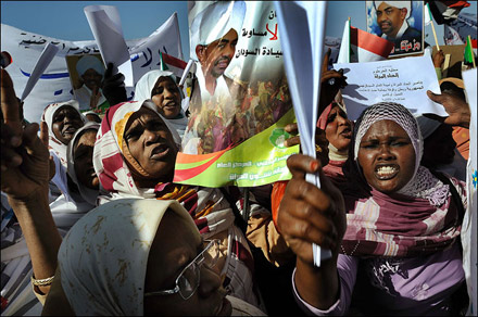Sudanese demonstrators show support for President Omar Hassan al-Bashi