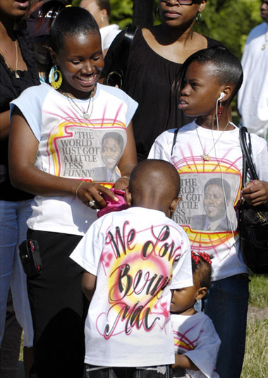 Bernie Mac funeral - kids in Bernie Mac t-shirts