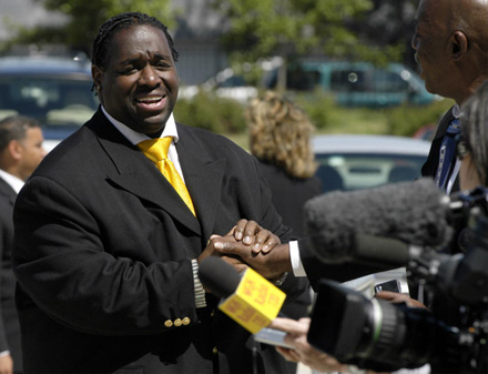 Bernie Mac funeral - Bruce Bruce shaking hands