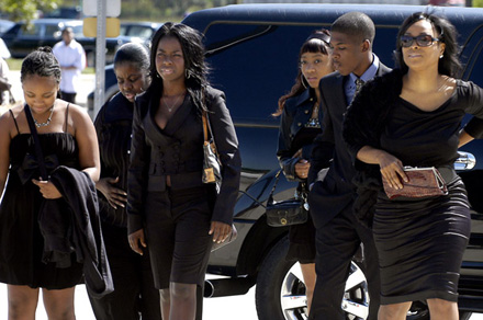 Bernie Mac funeral - Kelita, Bruce Bruce shaking hands