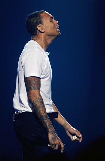 Chris Brown crying during tribute to Michael Jackson at the 2010 BET Awards