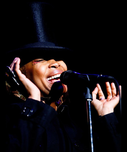 Erykah Badu singing at Roseland, black hat and jacket