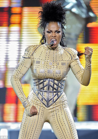 Janet Jackson gets yellow in concert