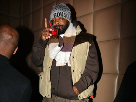 Jermaine Dupri sips red rum