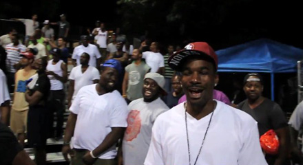 Thumbs up for Kevin Durant gets mobbed at Rucker Park
