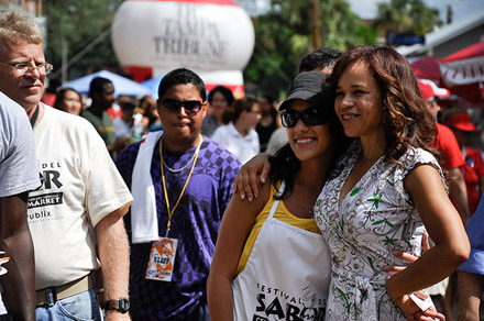 Rosie Perez hugs barack obama supporter in Tampa, Florida