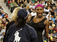 Serena Williams yells at line judge during 2009 US Open