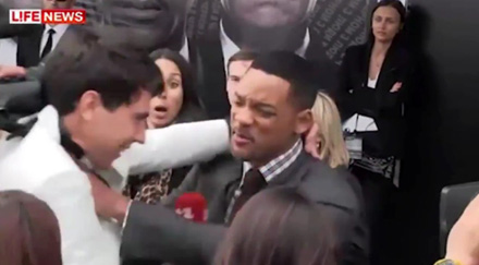 Will Smith pushed reporter away at Men in Black 3 premiere